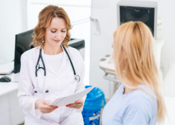 Cum decurge primul control ginecologic?