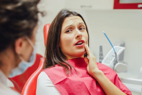 Durere după plombă: cât este normal să dureze și când devine o problemă