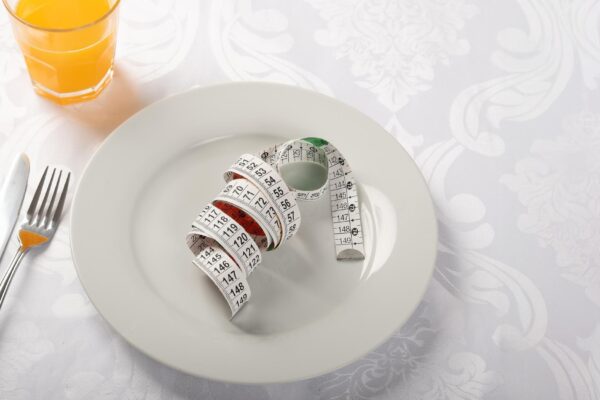 Dieta de 1.200 de calorii: când poate fi prea restrictivă și ce trebuie să știi