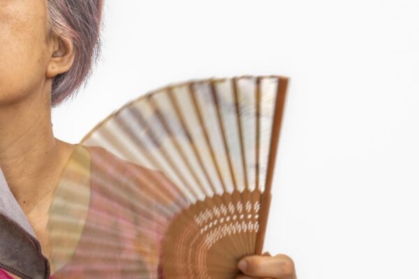 Menopauza poate începe brusc? Ce schimbări apar de obicei treptat