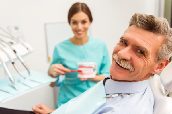 Implant dentar într-o zi: când este posibil și pentru cine este potrivit