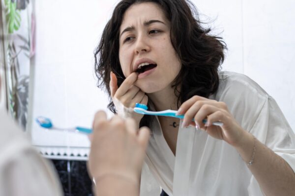 Dinți sensibili: ce poți face pentru a reduce disconfortul