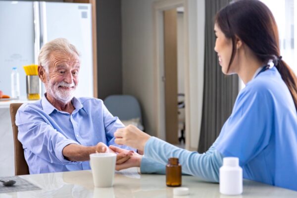 Necesarul de vitamine de-a lungul vieții: ce se schimbă și când ceri sfatul medicului
