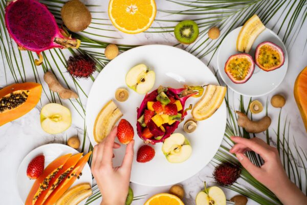 Meniul pentru zilele toride: alimente bogate în apă și mese variate